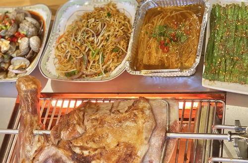 长沙喝酒吃瓜,畅饮美酒，品味瓜香，尽享都市风情